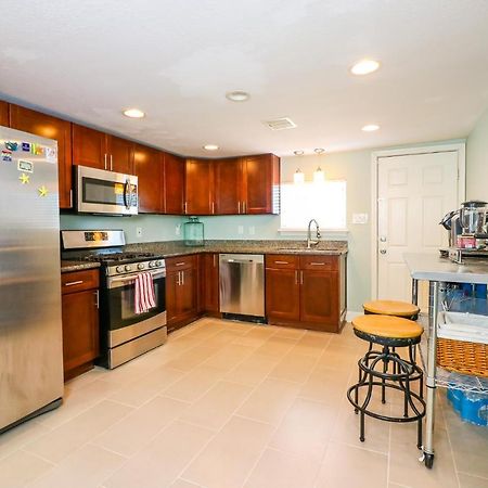 Perfect Location Spacious Yard Coffee Bar At This Lovely Beach Home Galveston Exteriör bild