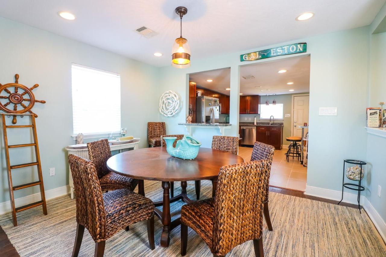 Perfect Location Spacious Yard Coffee Bar At This Lovely Beach Home Galveston Exteriör bild