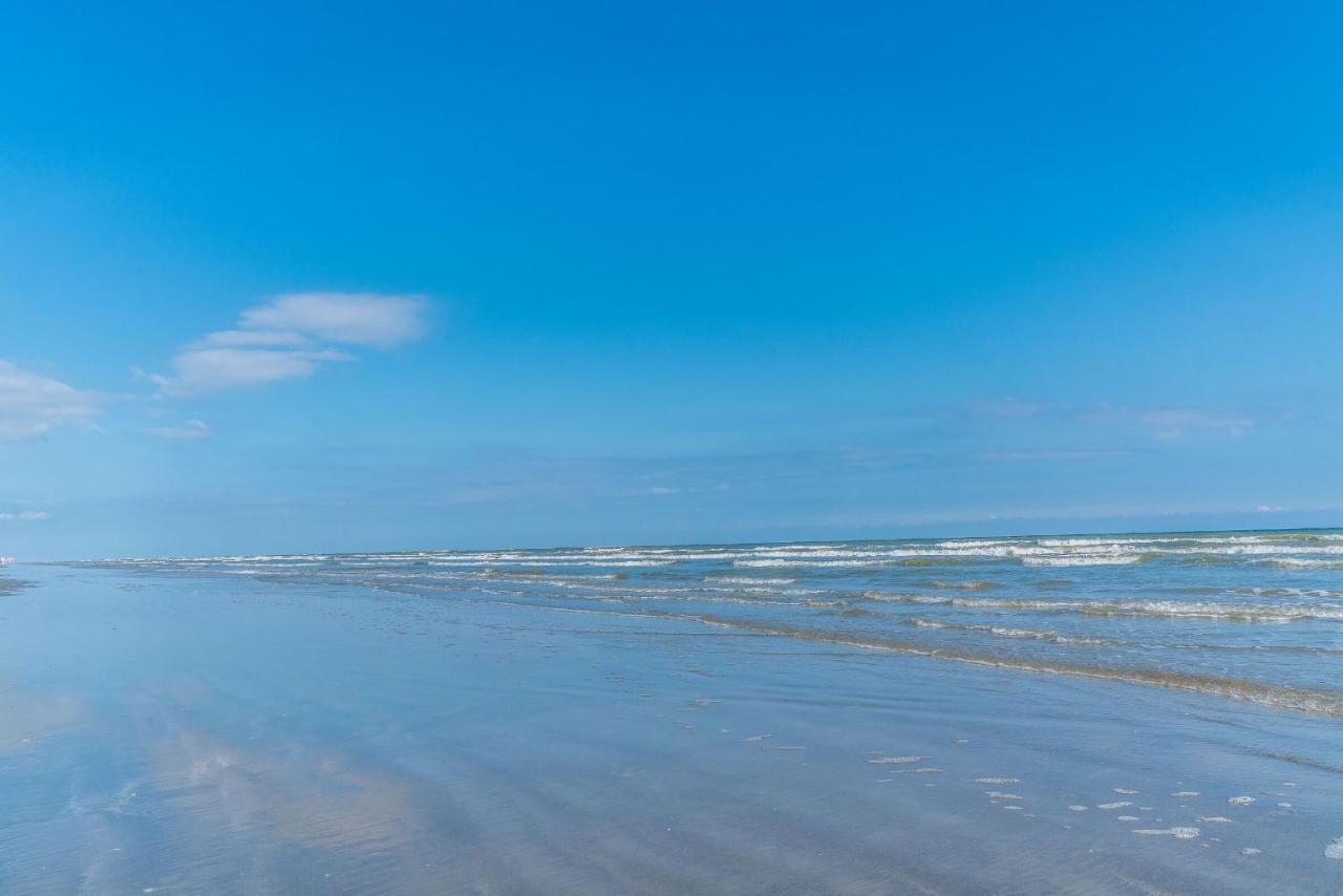 Perfect Location Spacious Yard Coffee Bar At This Lovely Beach Home Galveston Exteriör bild